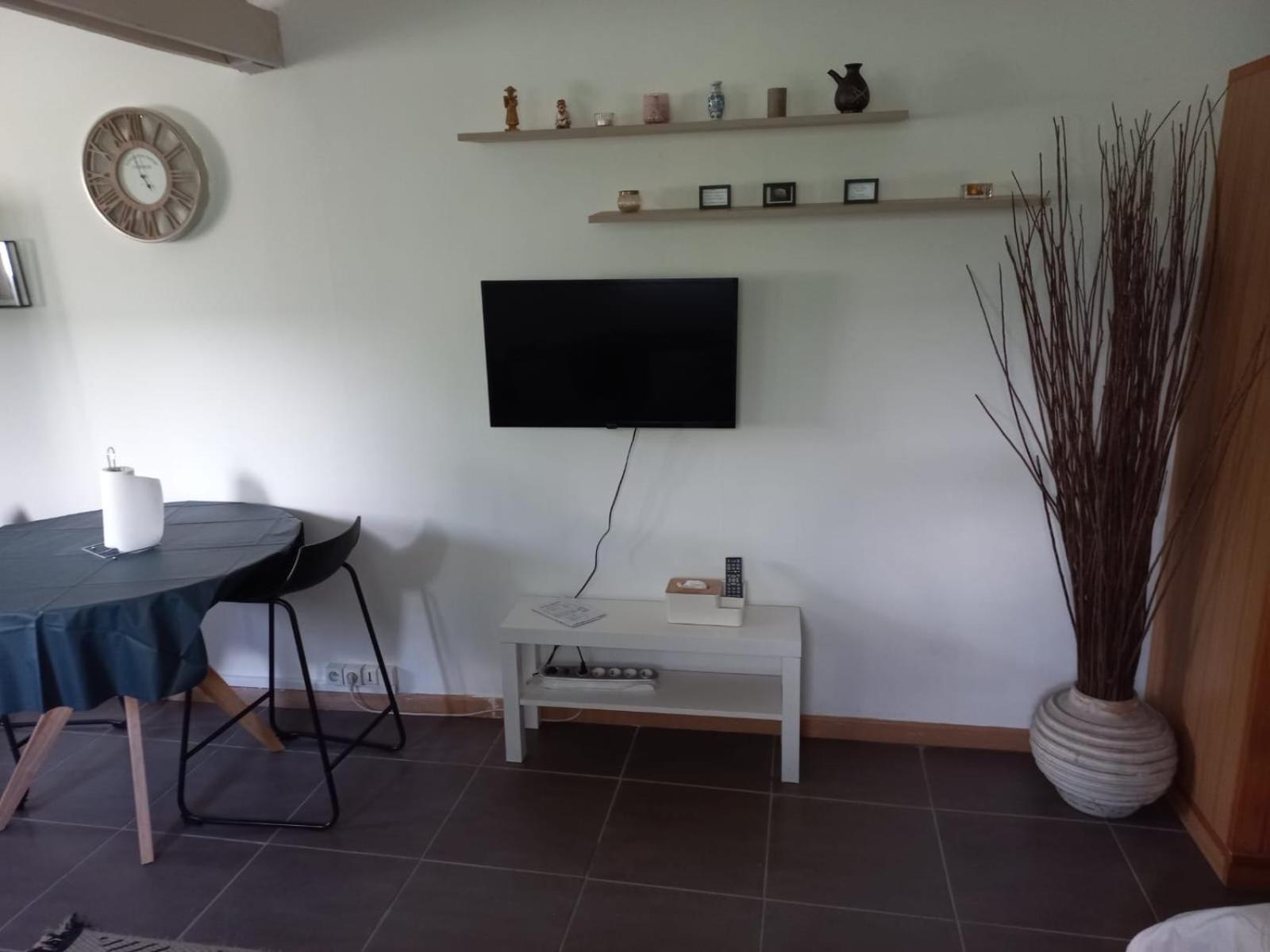 ז'נווילייה Maisonnette Au Calme מראה חיצוני תמונה