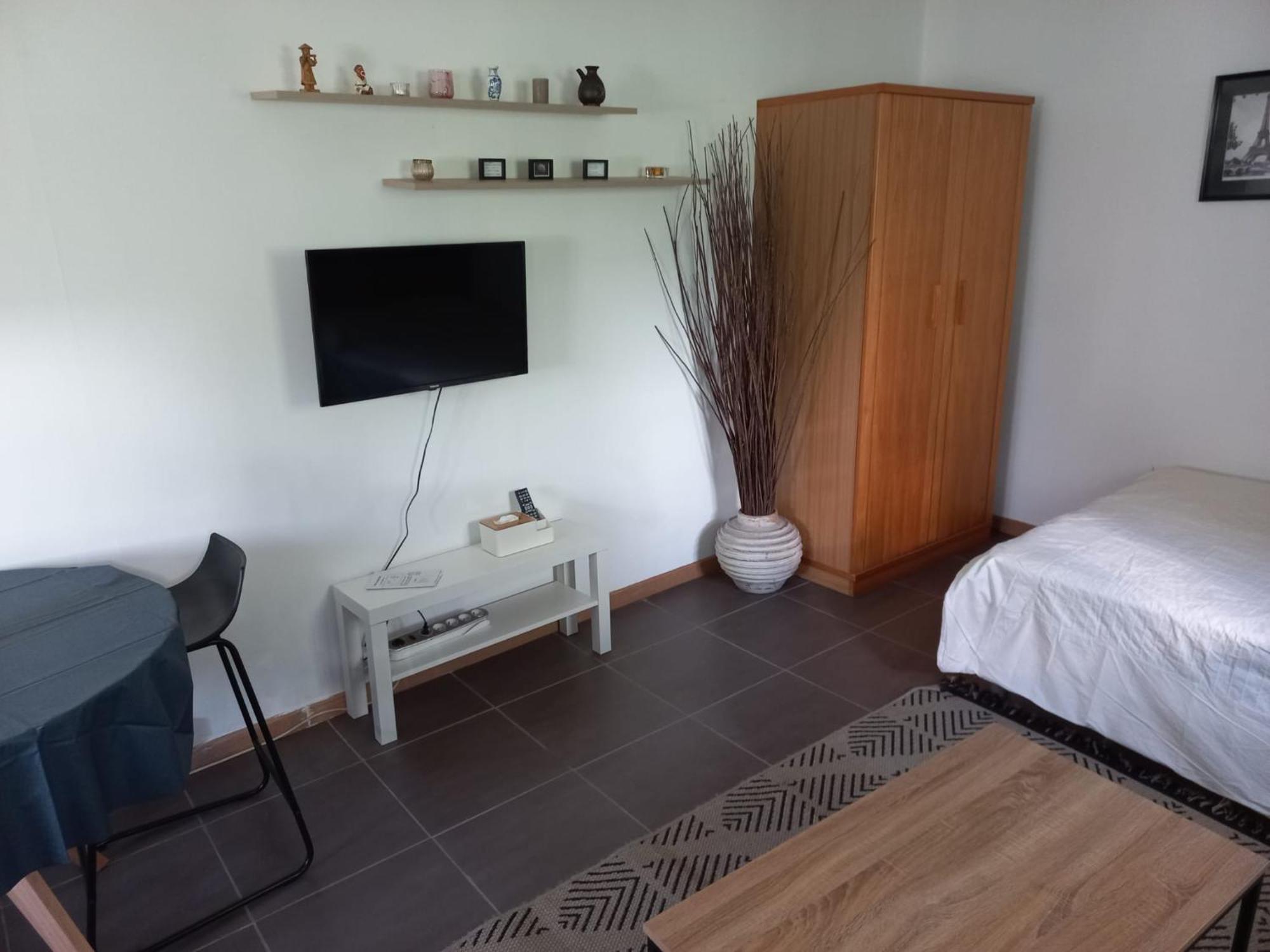 ז'נווילייה Maisonnette Au Calme מראה חיצוני תמונה
